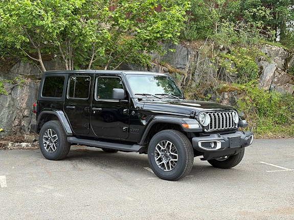 Jeep Wrangler Unlimited 3 of 5