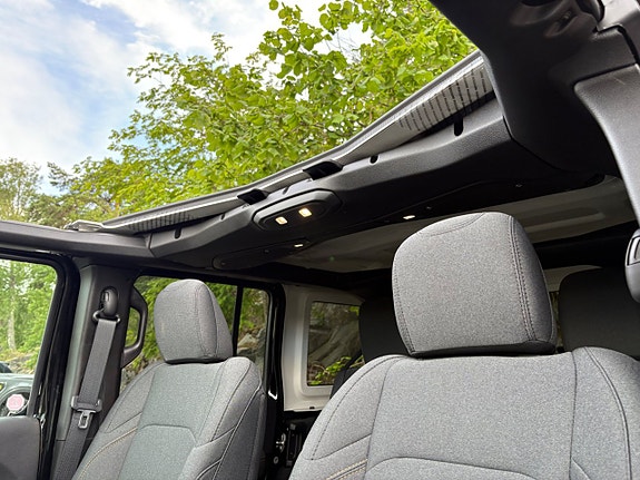 Jeep Wrangler Unlimited 17 of 21