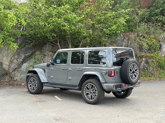 Jeep Wrangler Unlimited 4 of 5