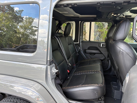 Jeep Wrangler Unlimited 10 of 22
