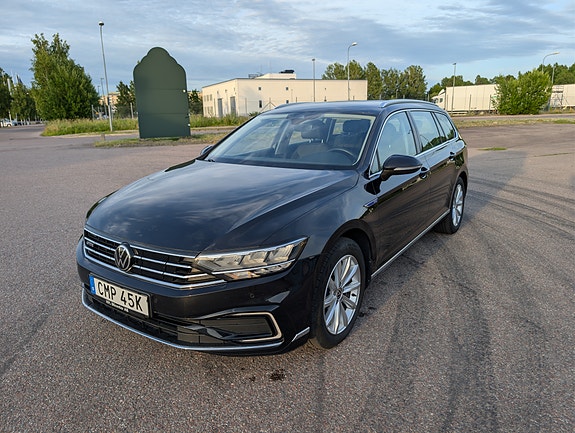 Volkswagen Passat 2 of 5