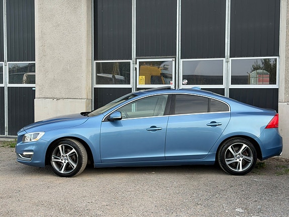 Volvo S60 2 of 5