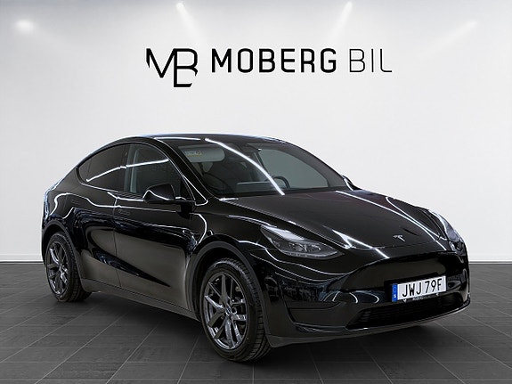 Tesla Model Y 4 of 19