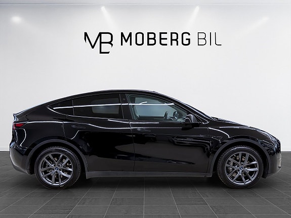 Tesla Model Y 5 of 19