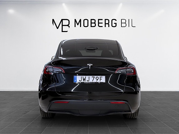 Tesla Model Y 7 of 19