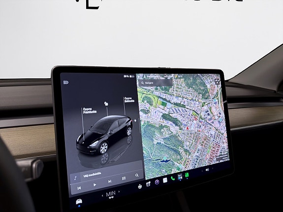 Tesla Model Y 16 of 19