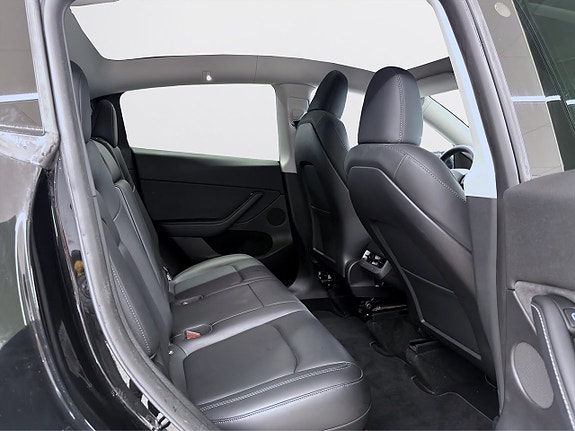 Tesla Model Y 11 of 19