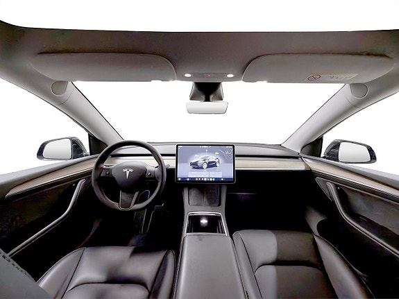 Tesla Model Y 12 of 19