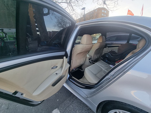 BMW 523i 6 of 12