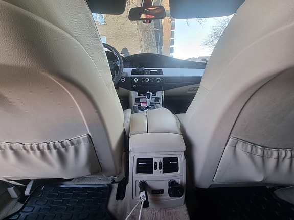 BMW 523i 5 of 5