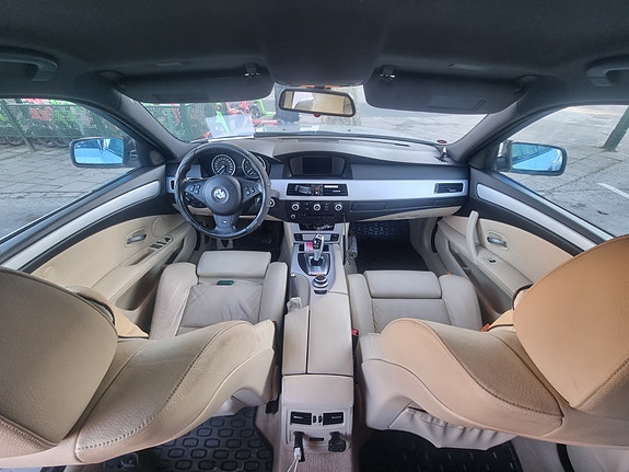 BMW 523i 4 of 5