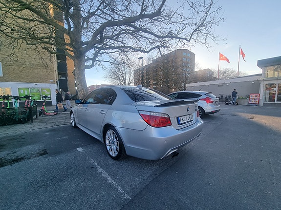 BMW 523i 7 of 12