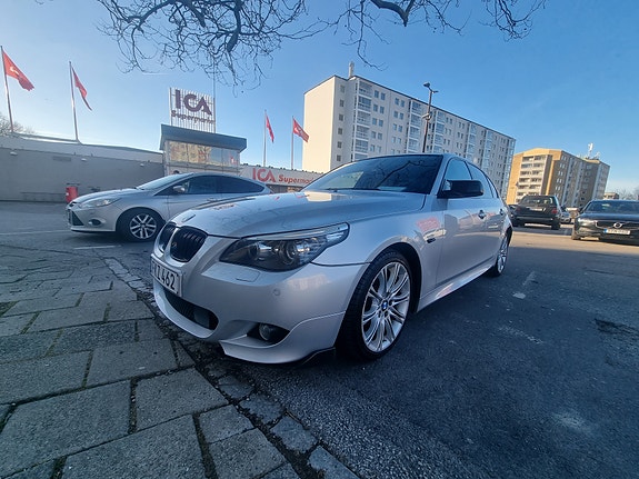BMW 523i 12 of 12