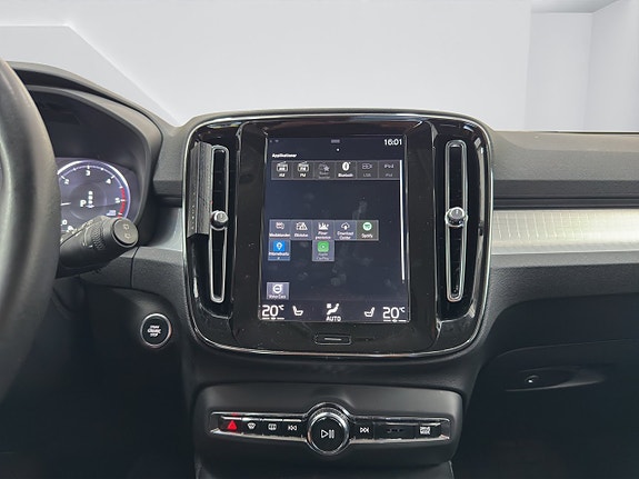 Volvo XC40 16 of 20