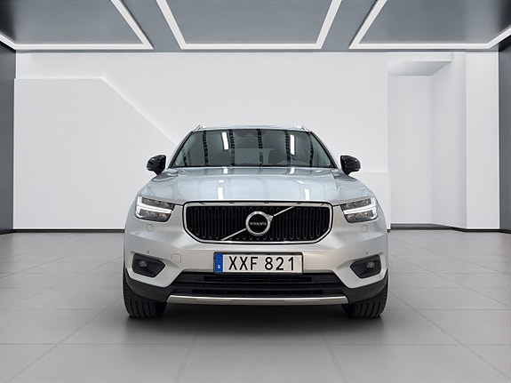 Volvo XC40 2 of 20