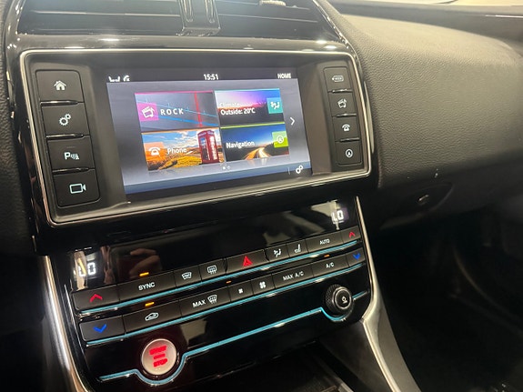 Jaguar XE 9 of 14