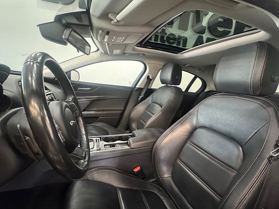 Jaguar XE 7 of 14