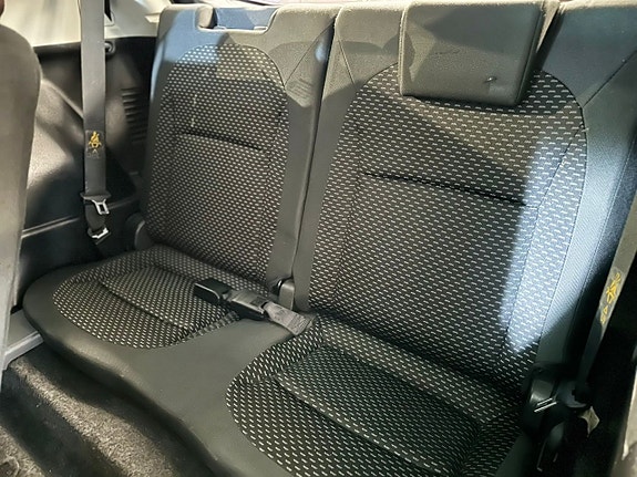 Nissan Qashqai+2 9 of 13