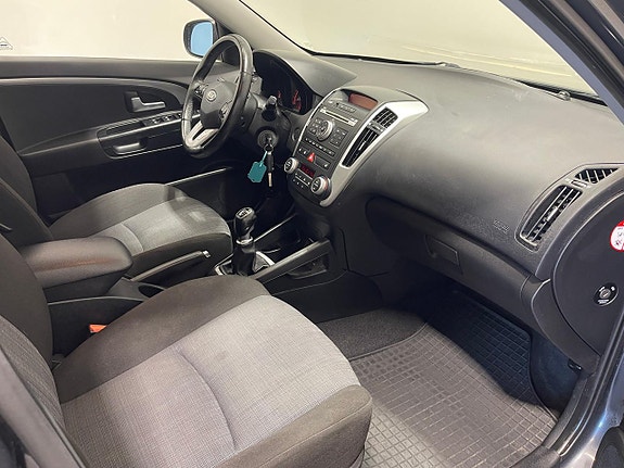 Kia Ceed 2 of 17