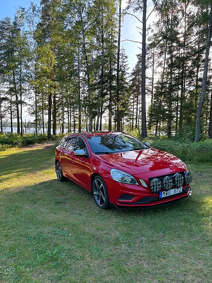 Volvo V60 2 of 5
