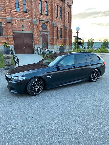 BMW 530d 3 of 5