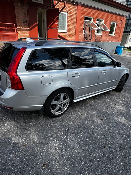 Volvo V50 2 of 5