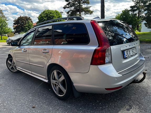 Volvo V50 3 of 5