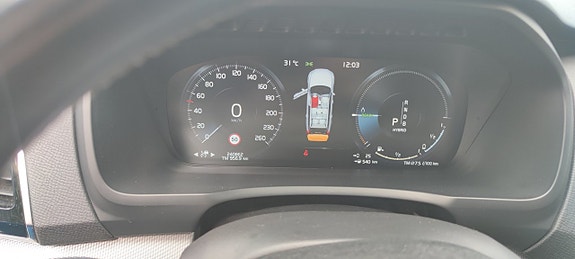 Volvo XC90 8 of 12