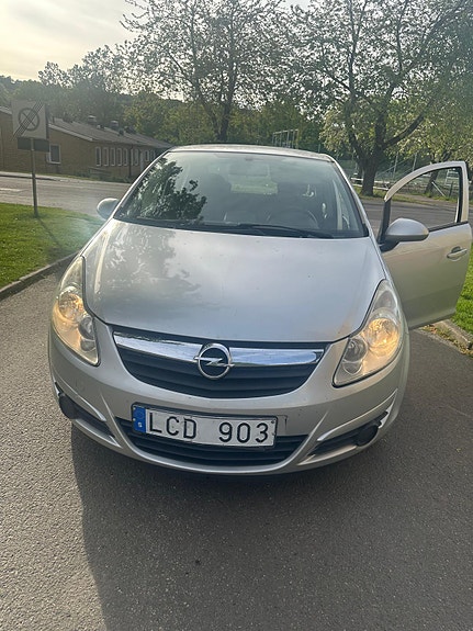 Opel Corsa 2 of 5