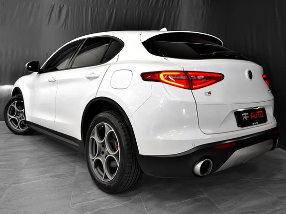 Alfa Romeo Stelvio 14 of 30