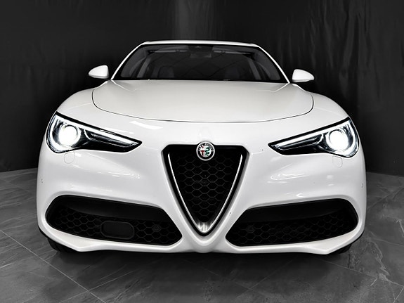 Alfa Romeo Stelvio 7 of 30