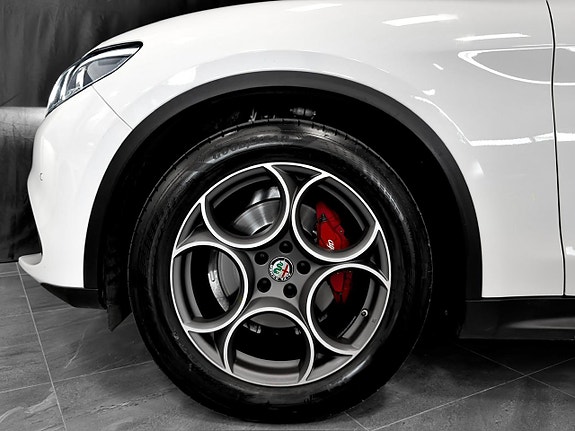 Alfa Romeo Stelvio 11 of 30