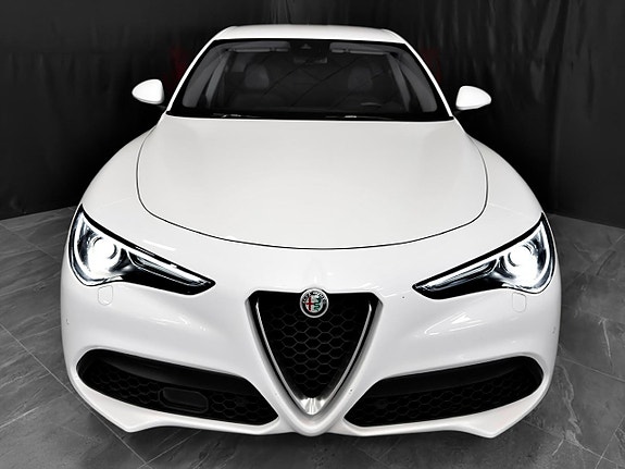 Alfa Romeo Stelvio 8 of 30