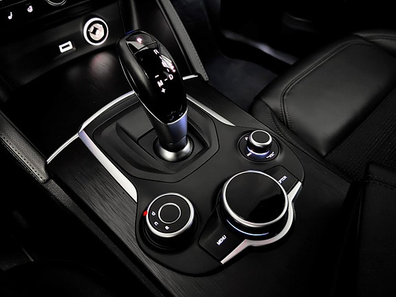 Alfa Romeo Stelvio 26 of 30