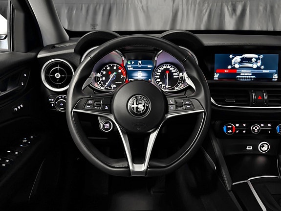 Alfa Romeo Stelvio 23 of 30