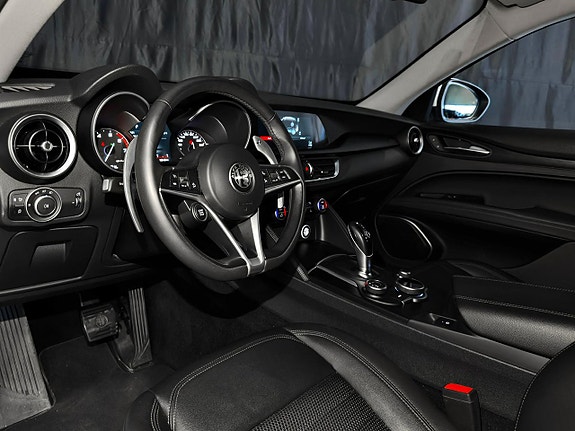 Alfa Romeo Stelvio 21 of 30
