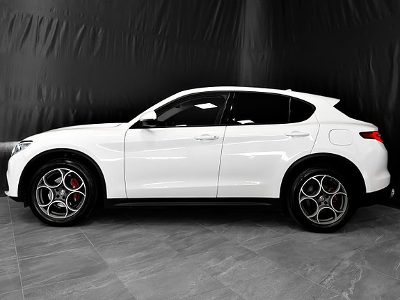 Alfa Romeo Stelvio 10 of 30