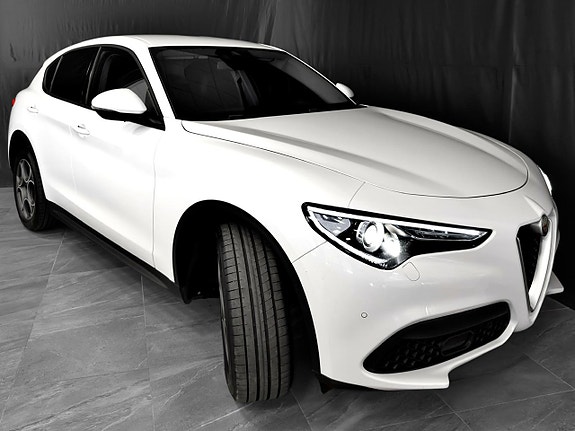 Alfa Romeo Stelvio 5 of 5