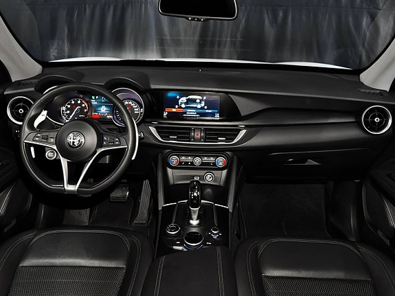 Alfa Romeo Stelvio 22 of 30