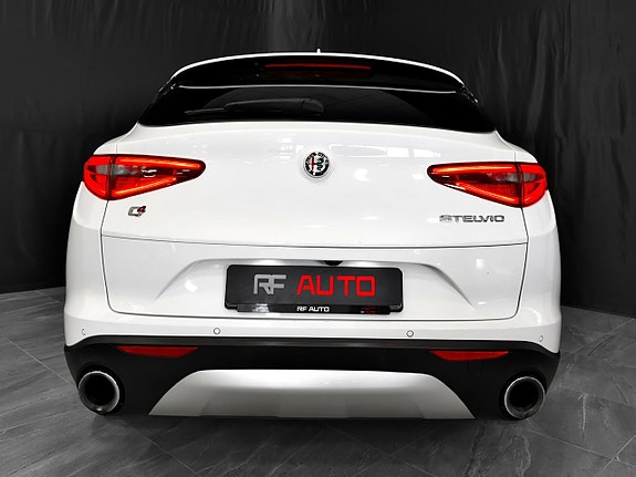 Alfa Romeo Stelvio 16 of 30