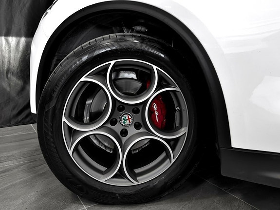 Alfa Romeo Stelvio 12 of 30