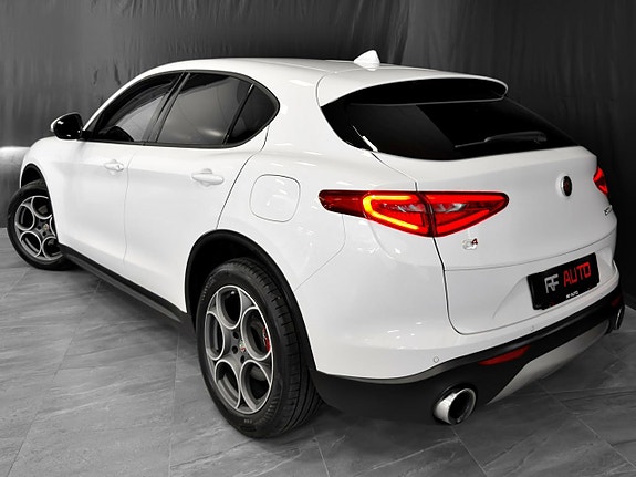 Alfa Romeo Stelvio 13 of 30