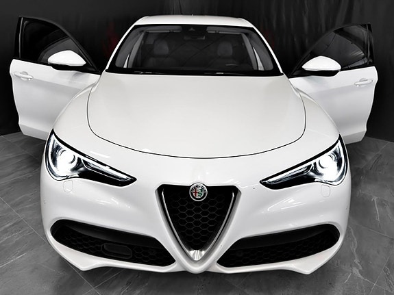 Alfa Romeo Stelvio 9 of 30