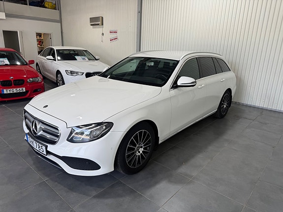 Mercedes-Benz E200 3 of 5