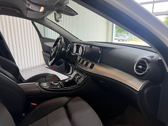 Mercedes-Benz E200 12 of 17