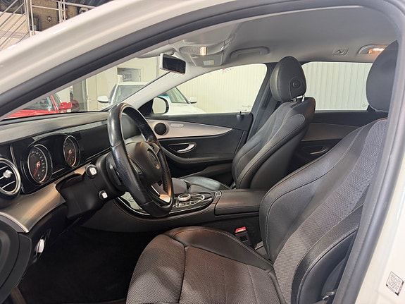 Mercedes-Benz E200 13 of 17