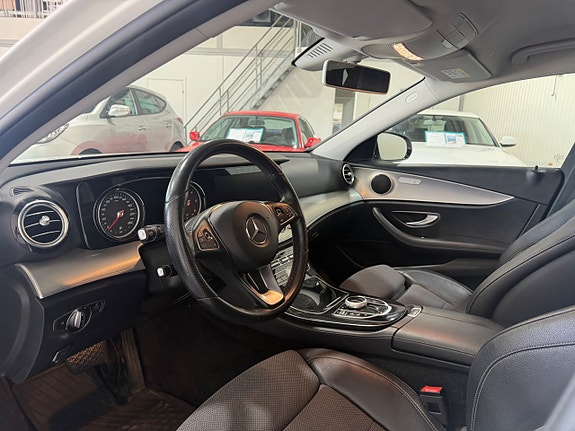 Mercedes-Benz E200 11 of 17