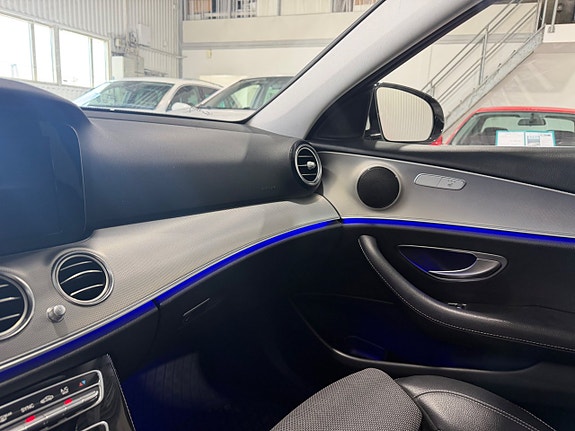 Mercedes-Benz E200 16 of 17