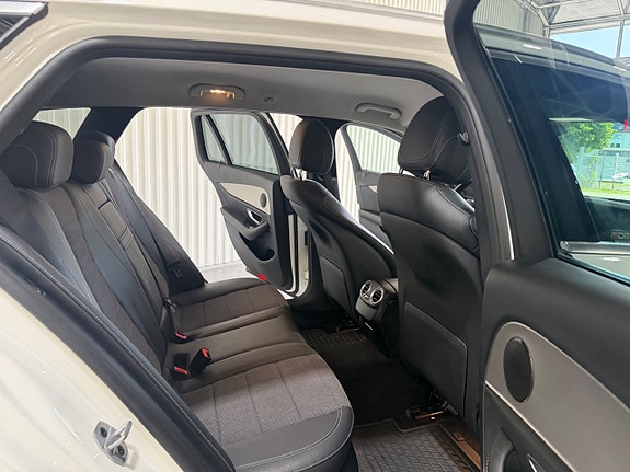 Mercedes-Benz E200 14 of 17