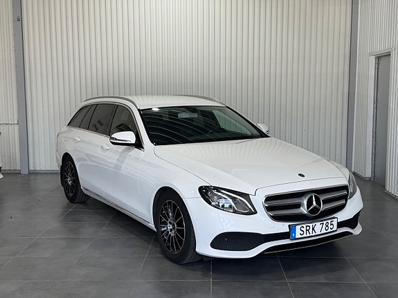 Mercedes-Benz E200 2 of 5